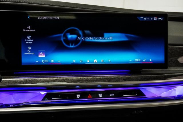 2023 BMW 7 Series 760i xDrive - 22935694 - 31