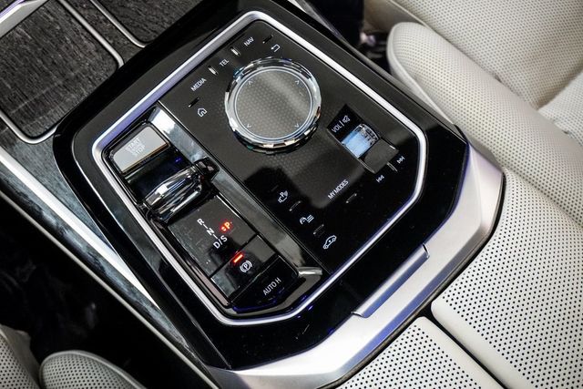 2023 BMW 7 Series 760i xDrive - 22935694 - 32