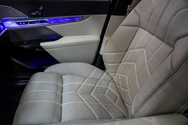 2023 BMW 7 Series 760i xDrive - 22935694 - 35