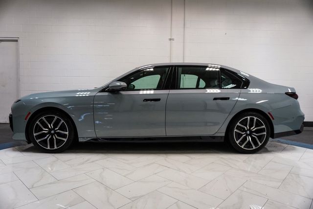 2023 BMW 7 Series 760i xDrive - 22935694 - 40