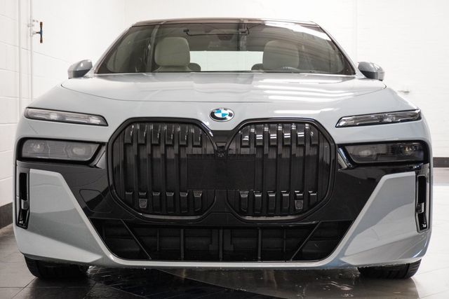 2023 BMW 7 Series 760i xDrive - 22935694 - 44
