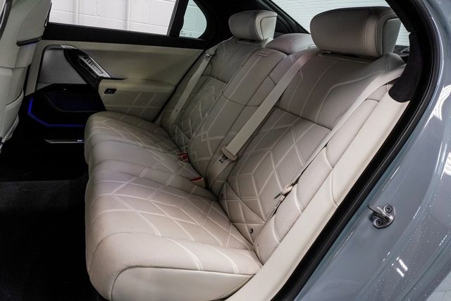 2023 BMW 7 Series 760i xDrive - 22935694 - 7