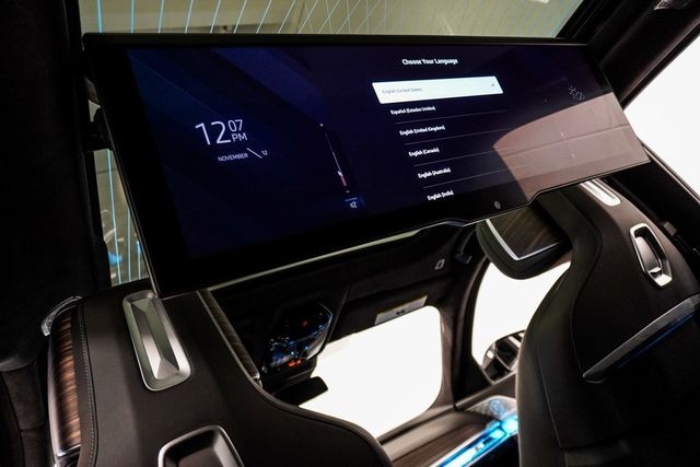 2023 BMW 7 Series 760i xDrive - 22936655 - 15