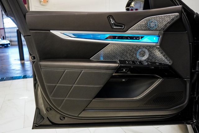 2023 BMW 7 Series 760i xDrive - 22936655 - 26