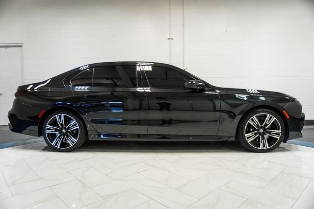 2023 BMW 7 Series 760i xDrive - 22936655 - 40