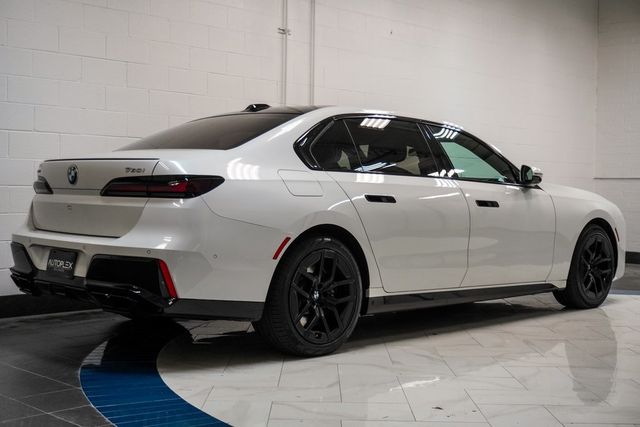 2023 BMW 7 Series 760i xDrive - 22959259 - 37