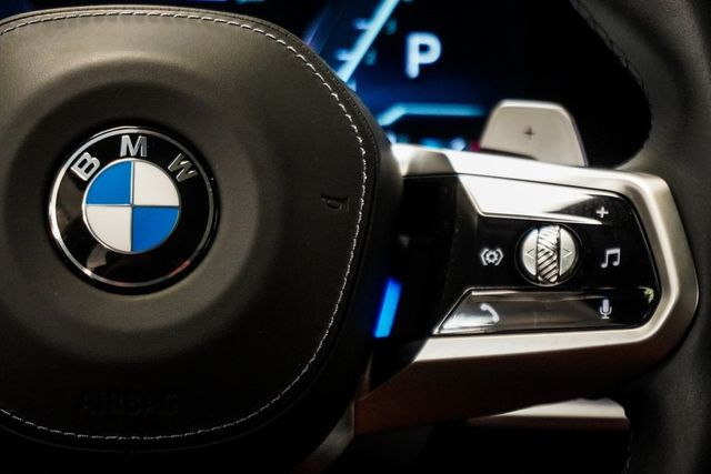 2023 BMW 7 Series 760i xDrive - 22961749 - 16