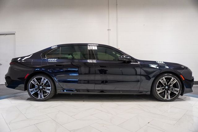 2023 BMW 7 Series 760i xDrive - 22961749 - 37