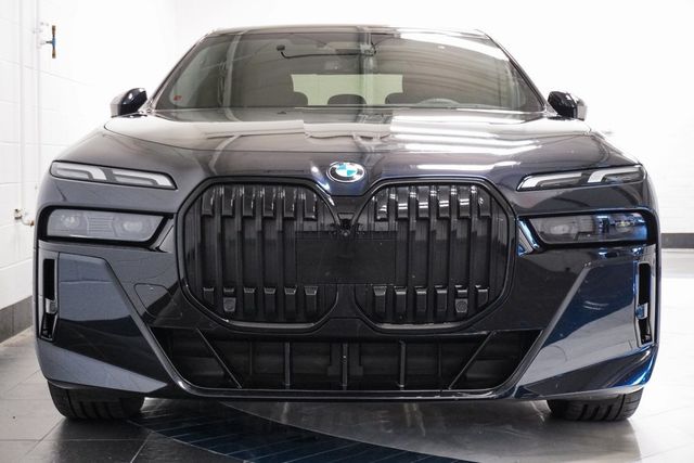 2023 BMW 7 Series 760i xDrive - 22961749 - 40