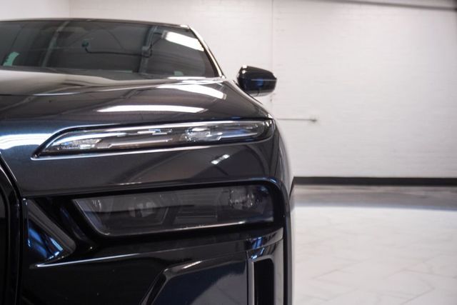 2023 BMW 7 Series 760i xDrive - 23081037 - 40