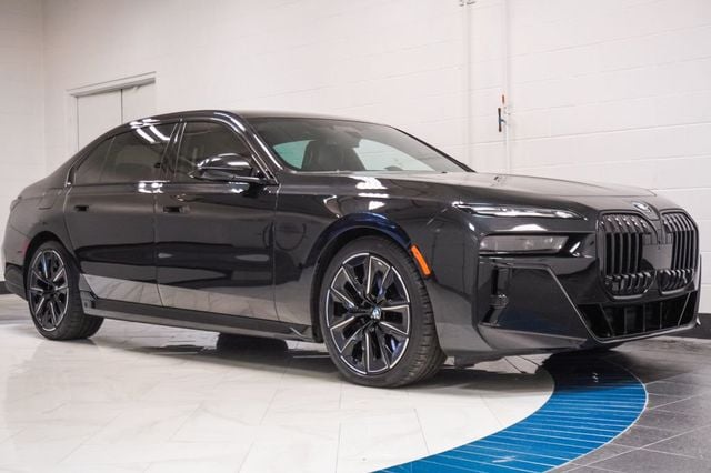 2023 BMW 7 Series 760i xDrive - 23081037 - 4