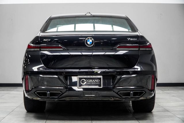 2023 BMW 7 Series 760i xDrive - 23066674 - 13