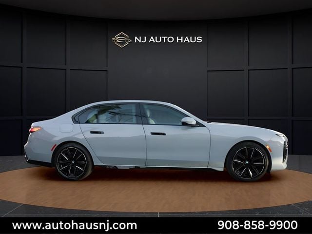 2023 BMW 7 Series 760i xDrive - 22992396 - 9