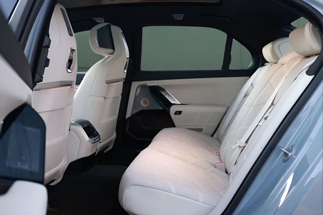 2023 BMW 7 Series 760i xDrive - 22992396 - 13