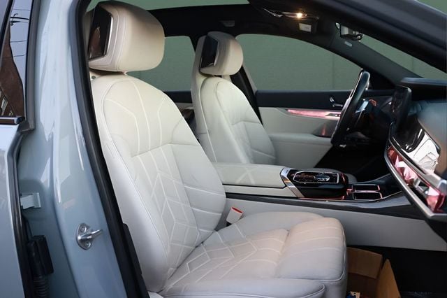 2023 BMW 7 Series 760i xDrive - 22992396 - 17