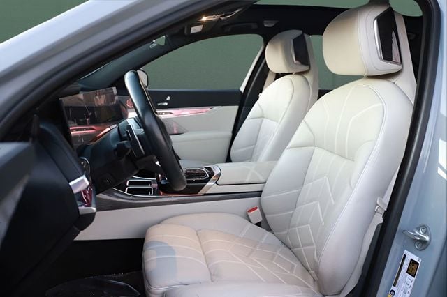 2023 BMW 7 Series 760i xDrive - 22992396 - 1