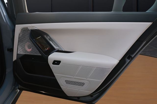 2023 BMW 7 Series 760i xDrive - 22992396 - 20