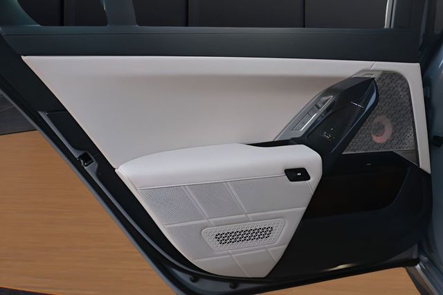 2023 BMW 7 Series 760i xDrive - 22992396 - 21