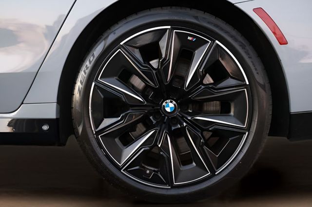 2023 BMW 7 Series 760i xDrive - 22992396 - 32