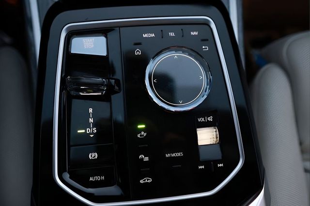 2023 BMW 7 Series 760i xDrive - 22992396 - 50