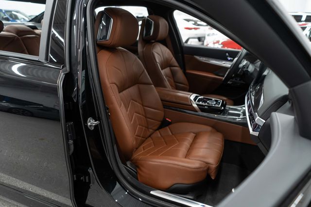 2023 BMW 7 Series 760i xDrive - 23027851 - 10