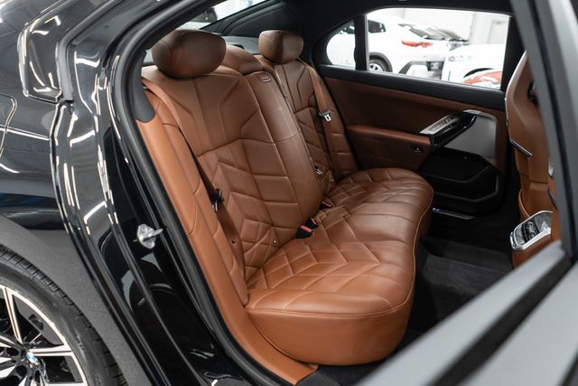 2023 BMW 7 Series 760i xDrive - 23027851 - 16