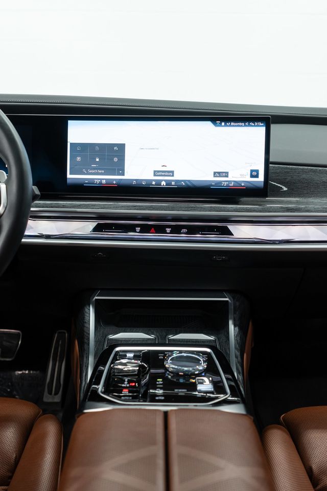 2023 BMW 7 Series 760i xDrive - 23027851 - 26