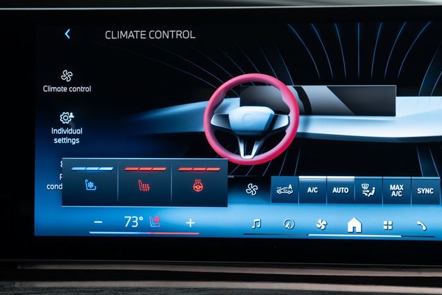 2023 BMW 7 Series 760i xDrive - 23027851 - 32