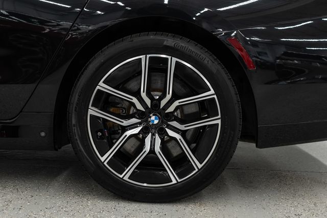 2023 BMW 7 Series 760i xDrive - 23027851 - 40