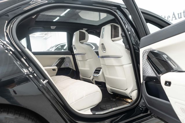 2023 BMW 7 Series 760i xDrive - 23078583 - 9