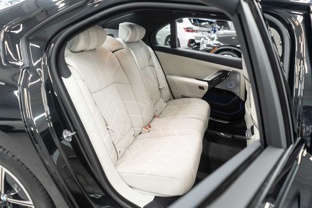 2023 BMW 7 Series 760i xDrive - 23078583 - 10