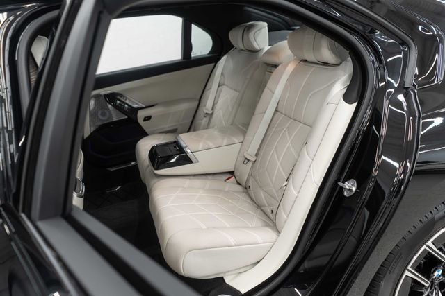 2023 BMW 7 Series 760i xDrive - 23078583 - 11