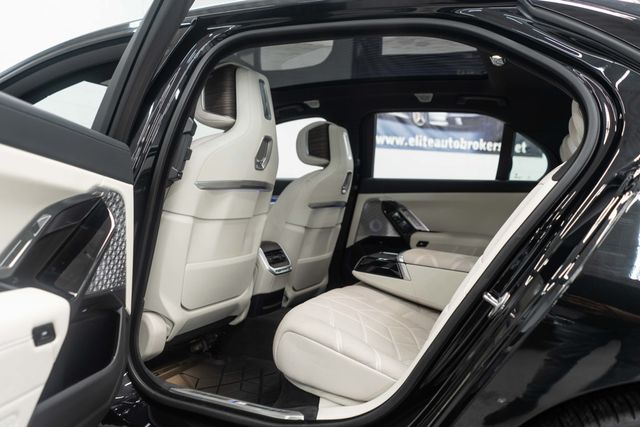 2023 BMW 7 Series 760i xDrive - 23078583 - 40