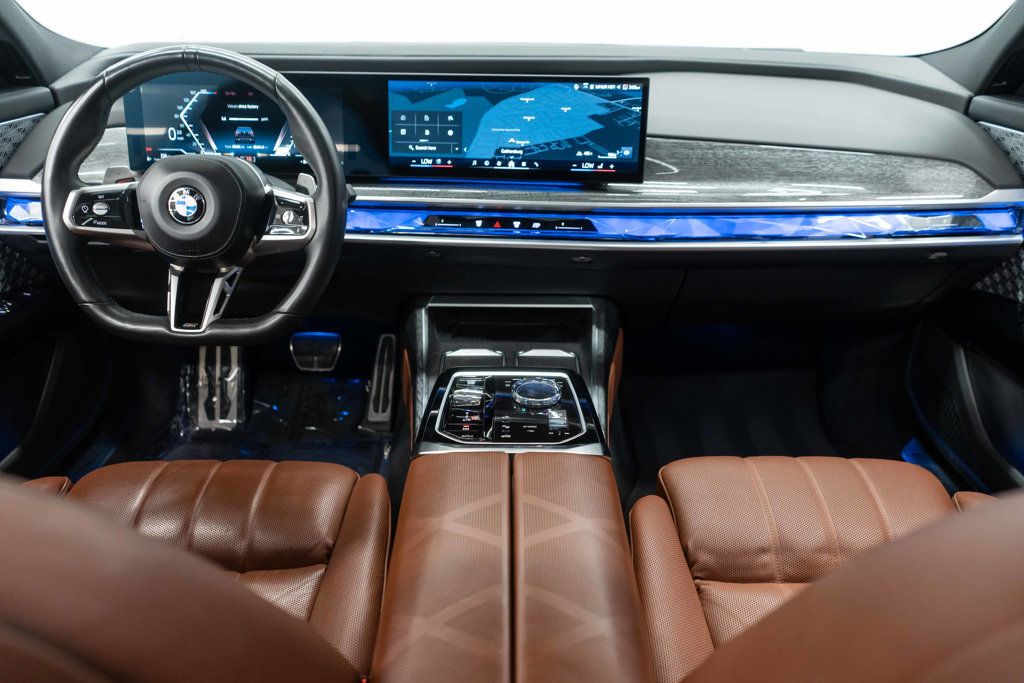 BMW 7 Series photo 10