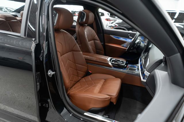 2023 BMW 7 Series 760i xDrive - 23080315 - 10