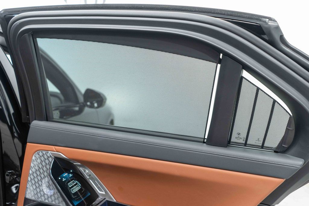 BMW 7 Series photo 13
