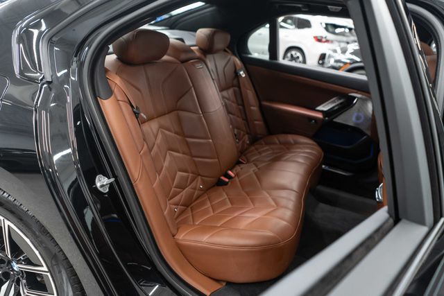 2023 BMW 7 Series 760i xDrive - 23080315 - 14