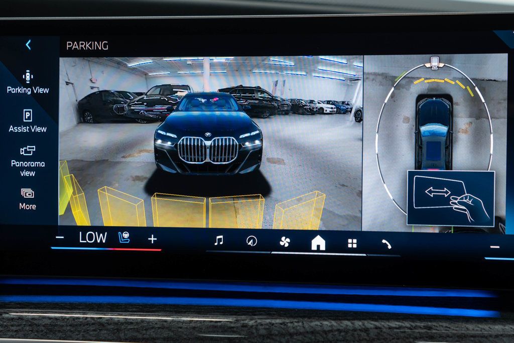 BMW 7 Series photo 26