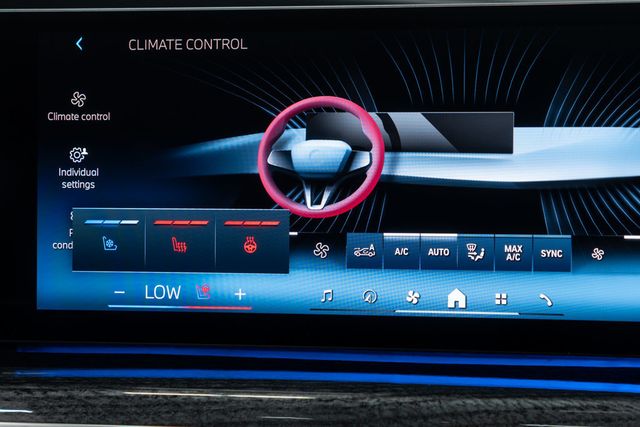 2023 BMW 7 Series 760i xDrive - 23080315 - 32