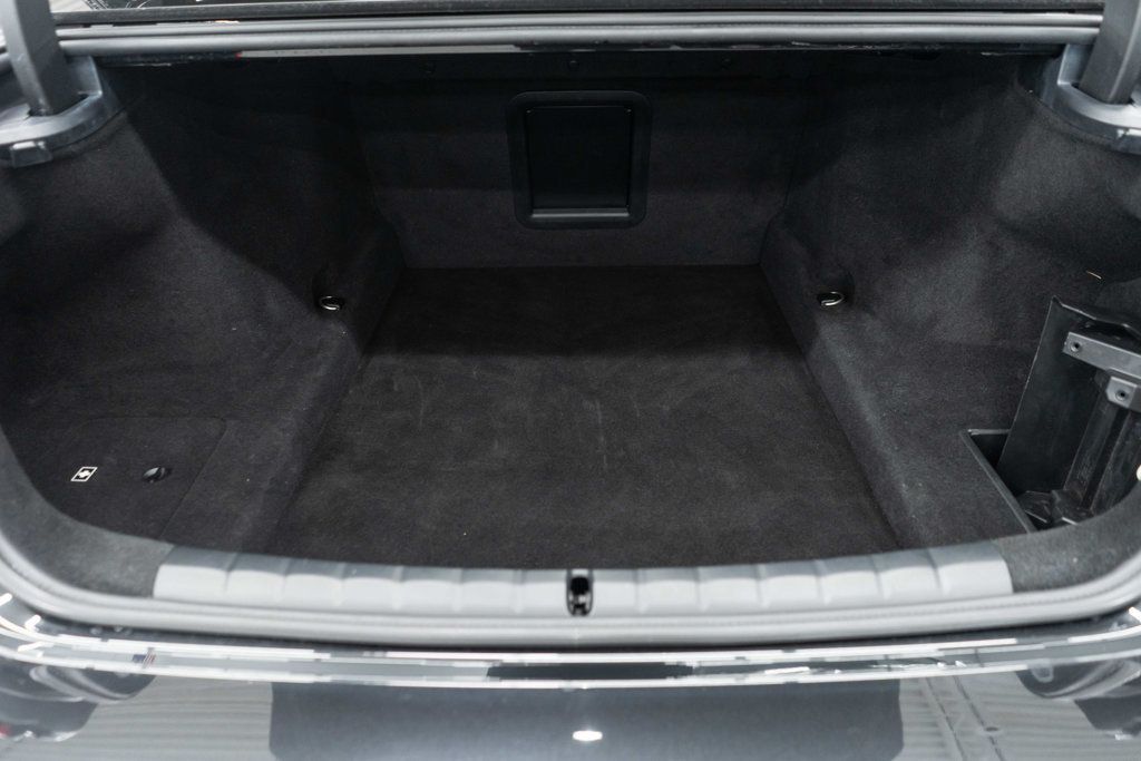 BMW 7 Series photo 39