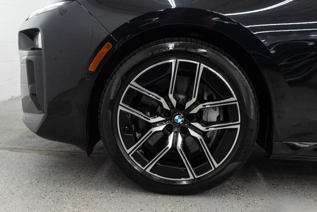 2023 BMW 7 Series 760i xDrive - 23080315 - 40