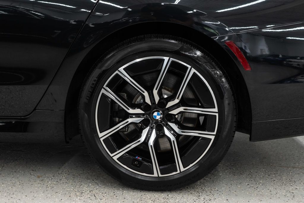BMW 7 Series photo 42