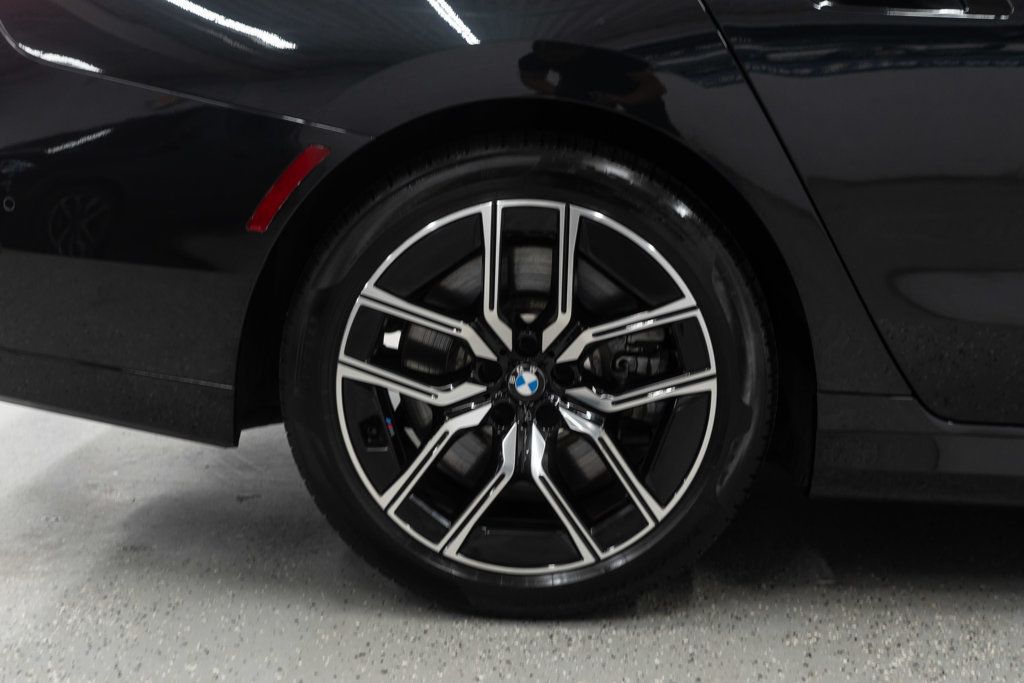 BMW 7 Series photo 43