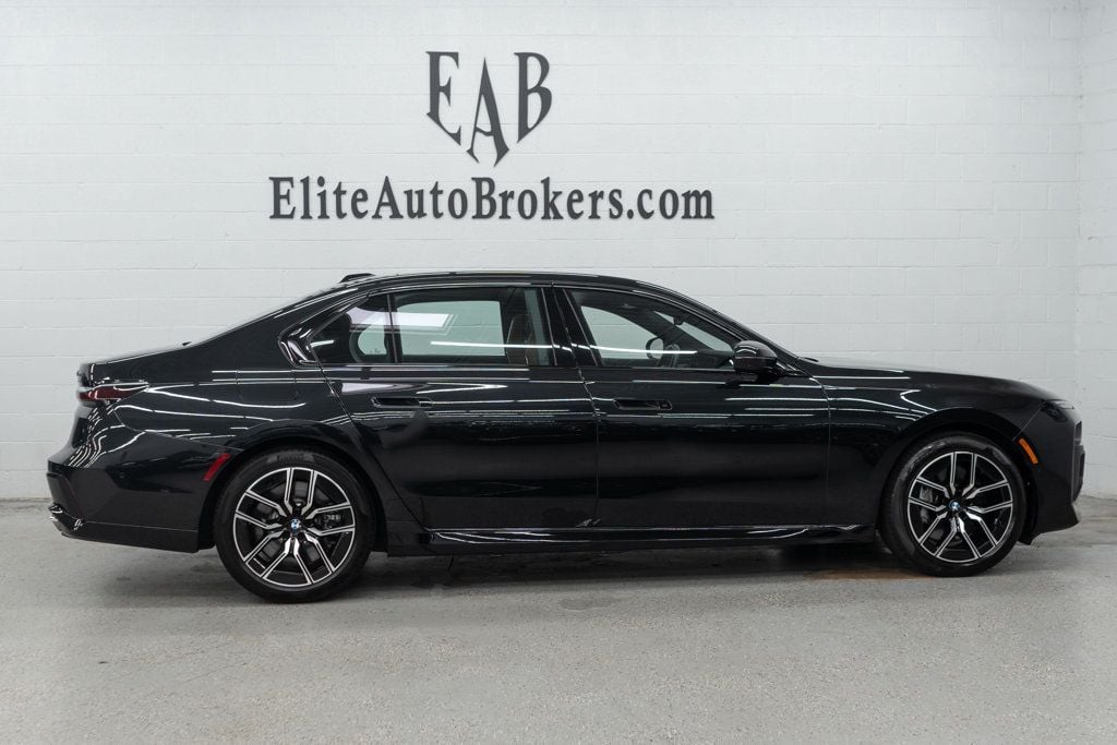 BMW 7 Series photo 5
