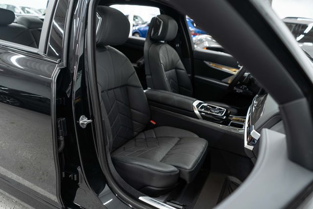 2023 BMW 7 Series 760i xDrive - 23093126 - 9