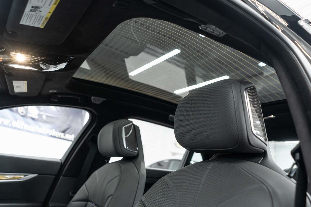 BMW 7 Series photo 11