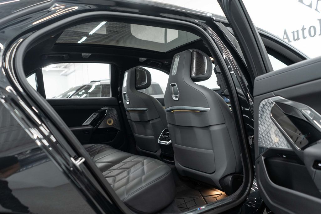 BMW 7 Series photo 14