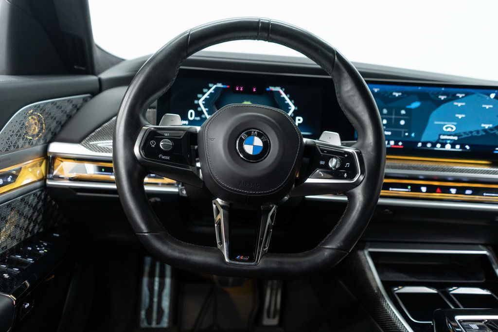 BMW 7 Series photo 18
