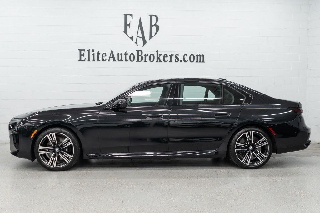 BMW 7 Series photo 2
