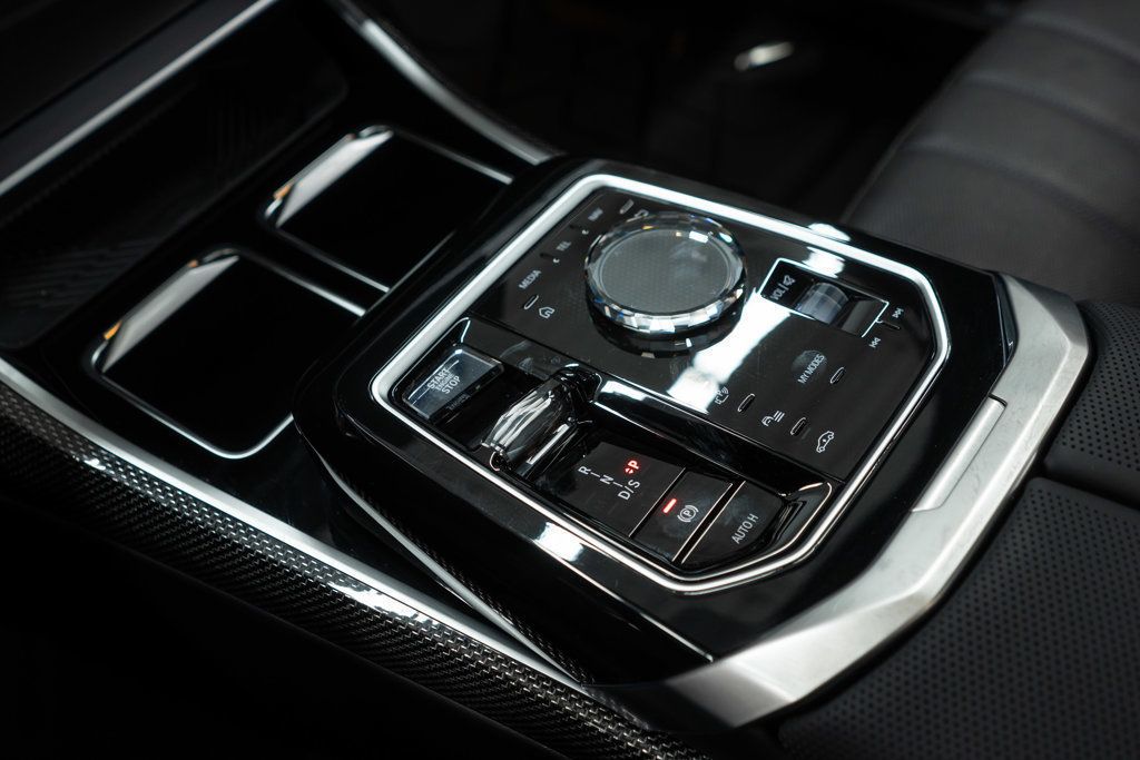 BMW 7 Series photo 22